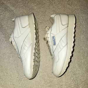 Reebok Pre-owned off white classic sneakers